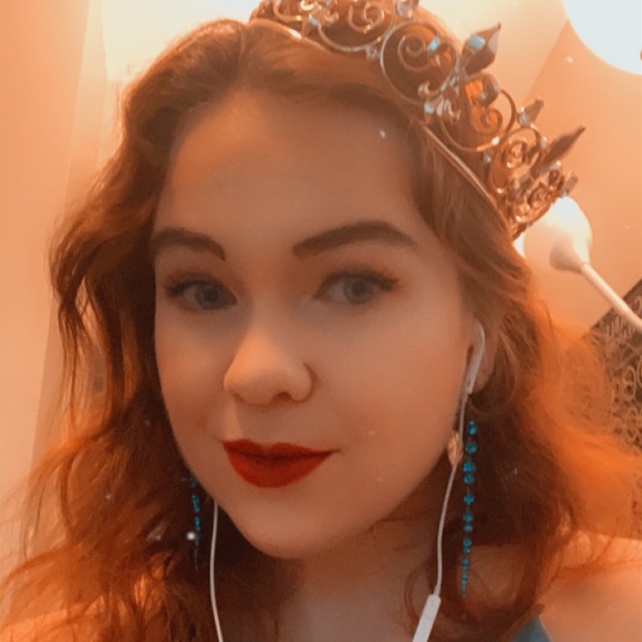 Meet your Posher, Kat - Picture 7 of 8